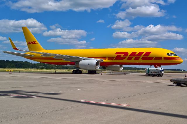 Boeing 757-200 (G-DHKO)