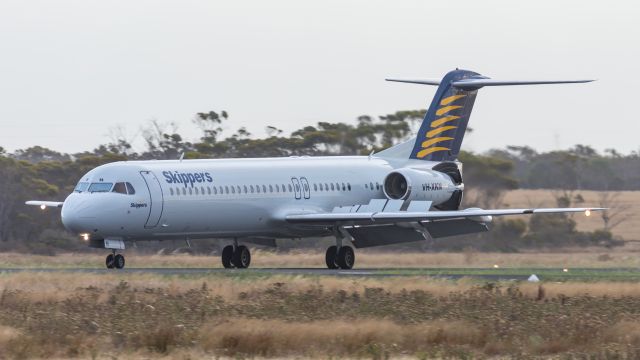 Fokker 100 (VH-XKN)