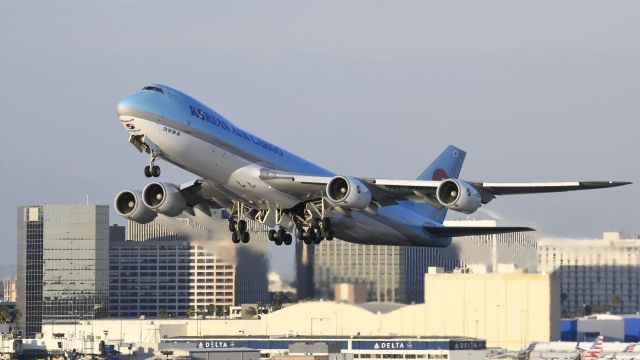 BOEING 747-8 (HL7629) - Departing LAX on 25R