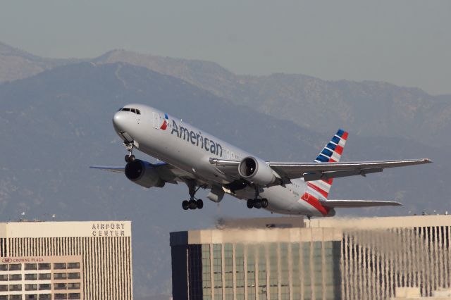 BOEING 767-300 (N369AA) - Boeing 767 .. AA N769 out of Lax