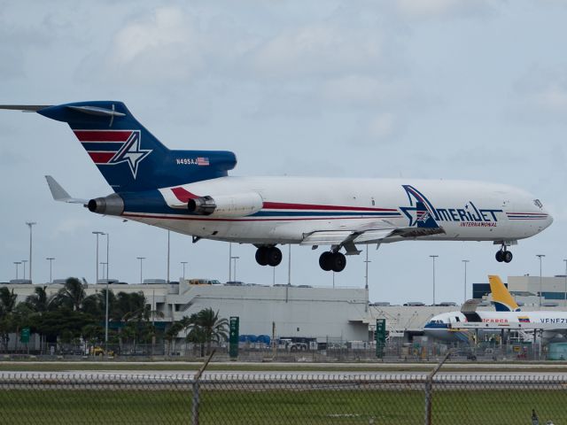 Boeing 720 (N495AJ)