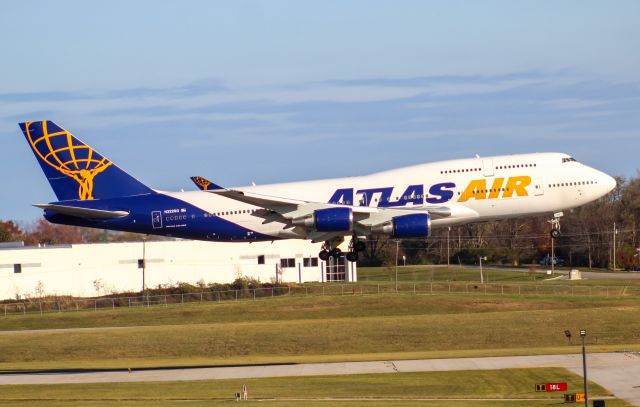 Boeing 747-400 (N322SG) - runway 18 left arrival