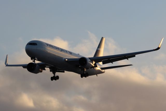 BOEING 767-300 (C-FOGJ)