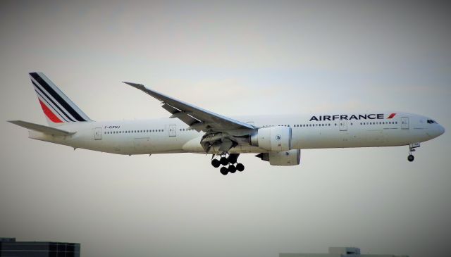BOEING 777-300ER (F-GZNJ)