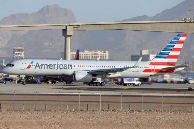 Boeing 757-200 (N936UW)