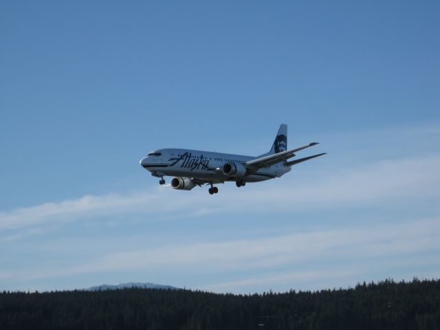 Boeing 737-700 (N760AS) - Approaching Runway 08, over the Mendenhall River