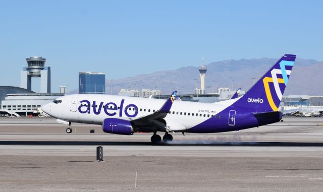 Boeing 737-700 (N707VL)