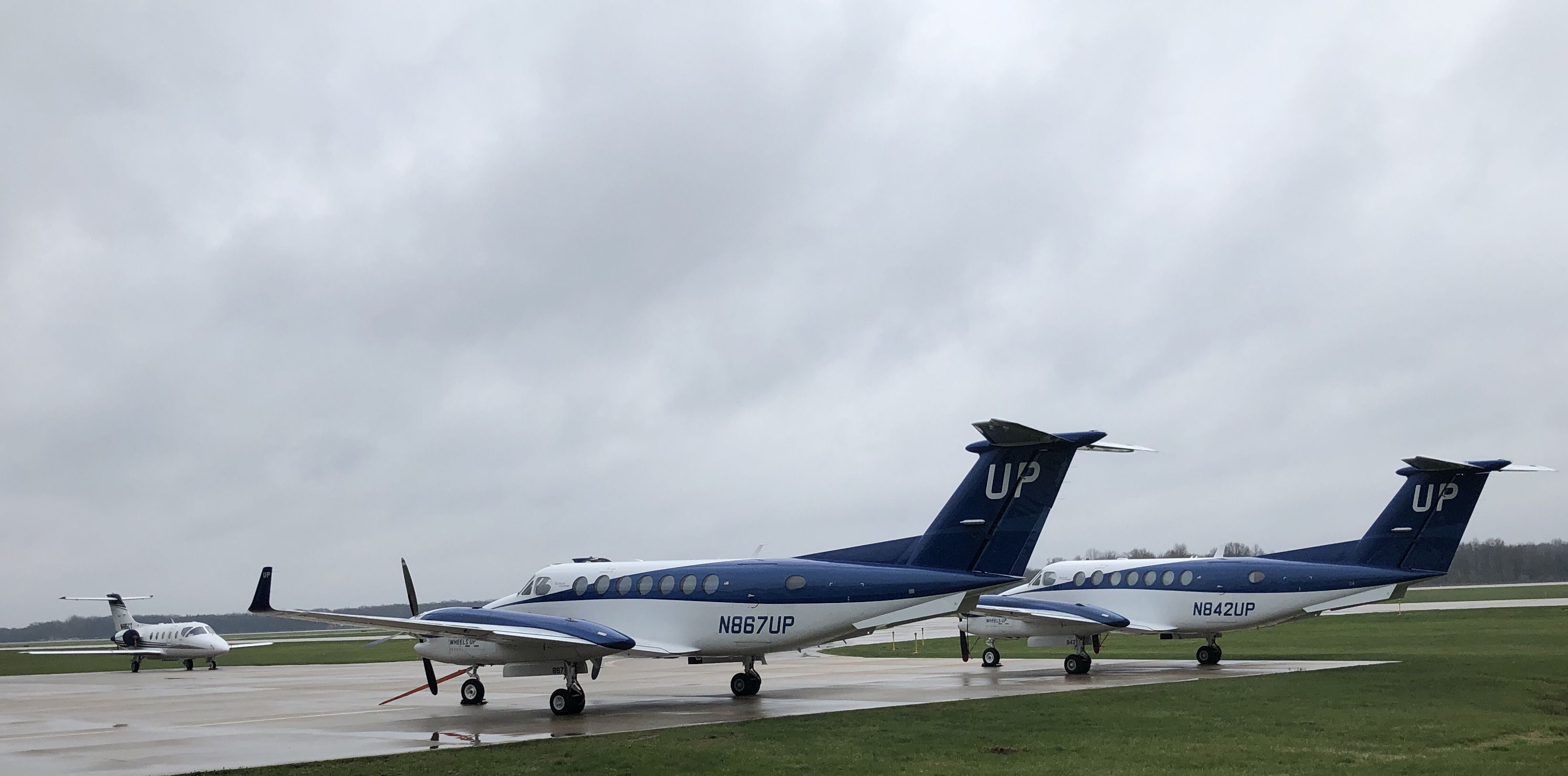 Beechcraft Super King Air 350 (N867UP) - N867UP at EKM