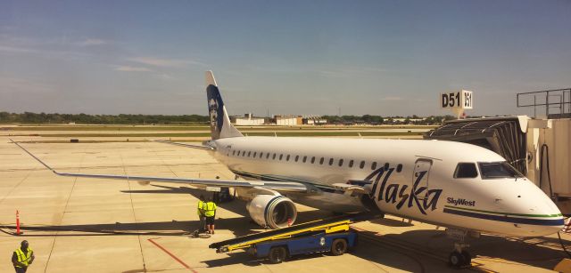 Embraer 175 (N170SY)