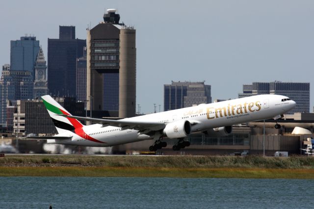 BOEING 777-300ER (A6-ECH)