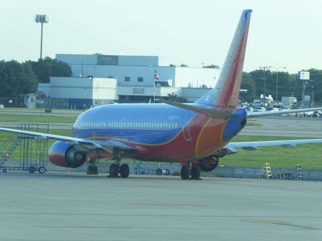 BOEING 737-300 (N626SW)