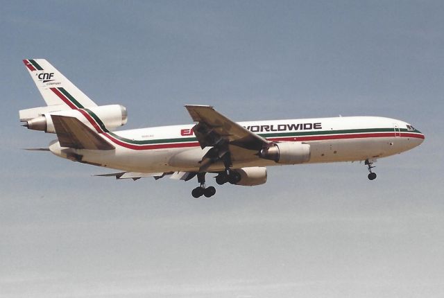 McDonnell Douglas DC-10 —