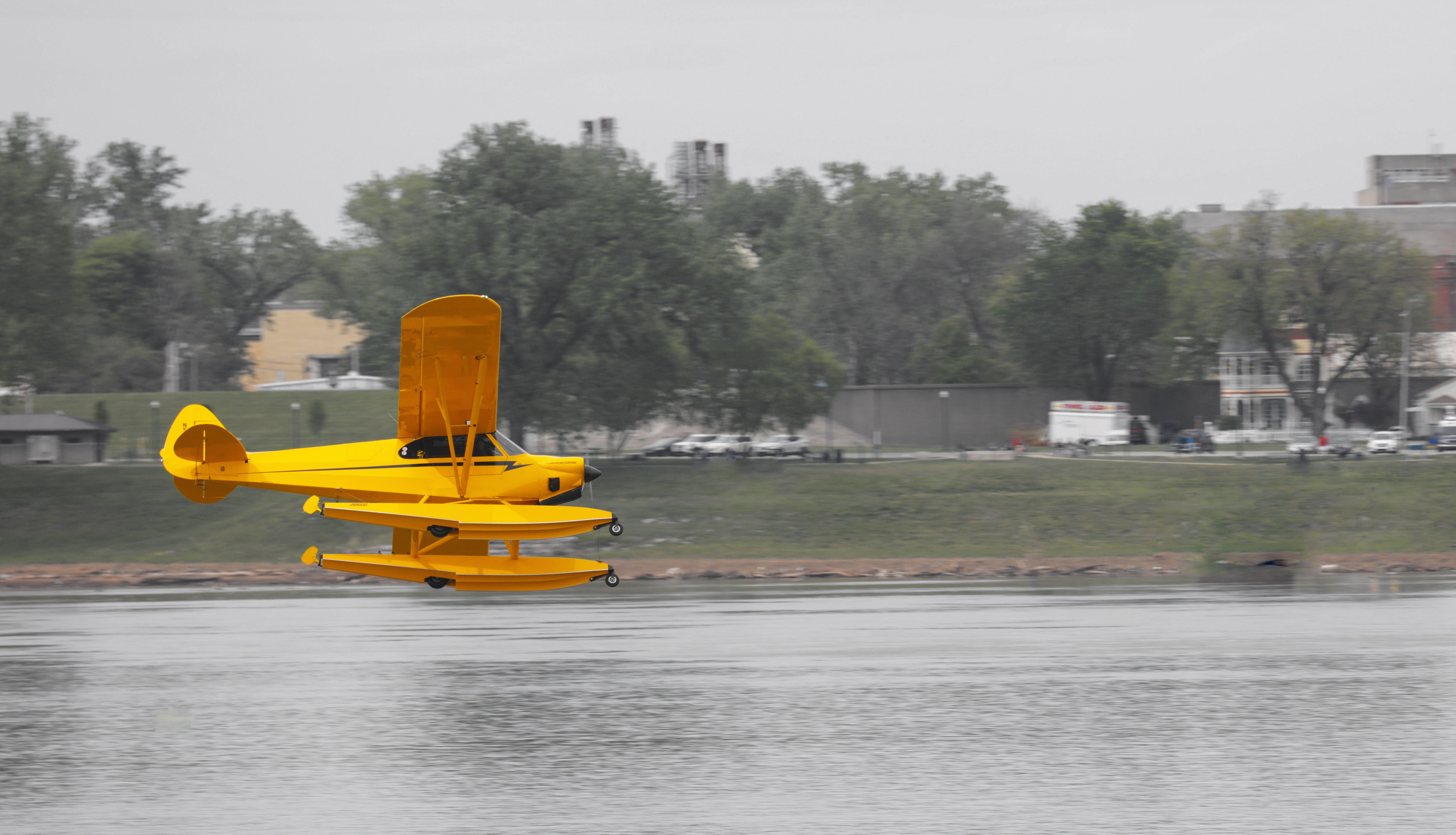 ABD11160 — - Carbon Cub SS modified into a seaplane, displaying a landing demonstration at Thunder over Louisville practice on April 21st, 2017.