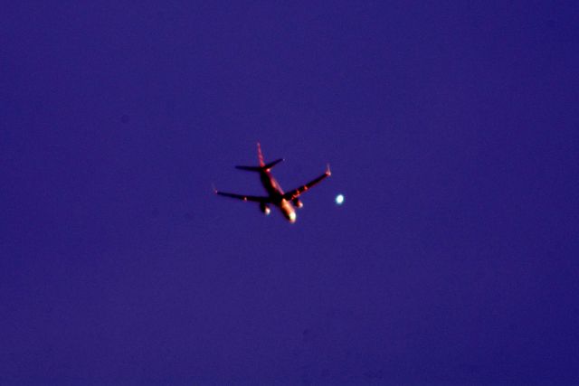 — — - This is American Airlines flight 2447 New York to Denver a Boeing 737-800 (twin-jet) flying at 24,000 feet west of Cleveland passing Venus. (8:55 p.m. 07-07-18.)