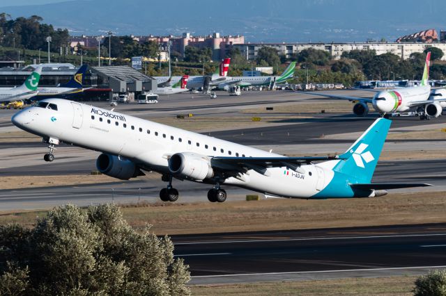 EMBRAER 195 (I-ADJN)