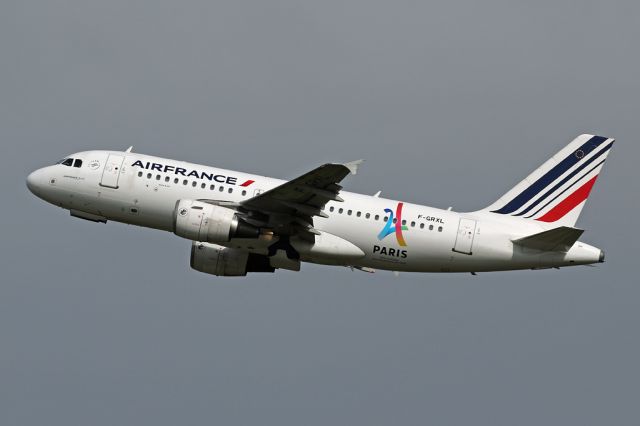 Airbus A319 (F-GRXL) - AFR1669 back to Paris.  This aircraft has the "Paris : Candidate City for the 2024 Olympics" logo.