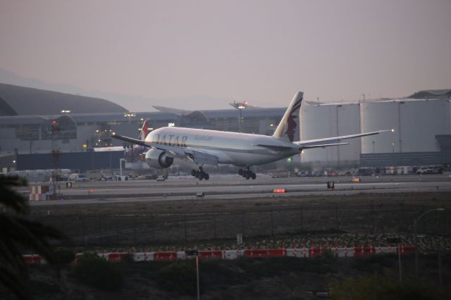 BOEING 777-200LR (A7-BFZ)