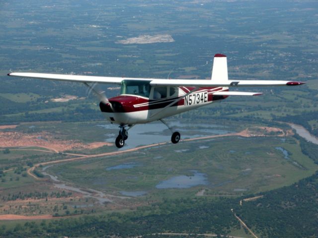 Cessna Commuter (N5734E)