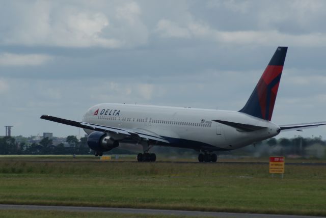 BOEING 767-300 (N190DN) - Delta Air Lines B767-332ER cn28447