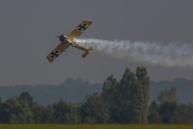 — — - Fokker E III (replica) OK-OUP01