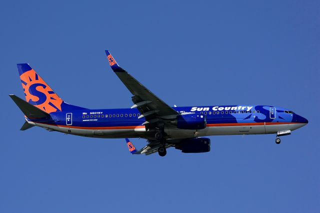 Boeing 737-800 (N801SY) - 01/08/215. On final to KTPA, inbound from MUHA, Havana, Cuba. How times change!