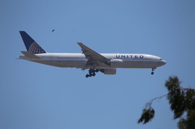 Boeing 777-200 (N777UA)