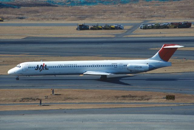 McDonnell Douglas MD-81 (JA8552) - Taxing at Tokyo-Haneda Intl Airport on 2006/01/29