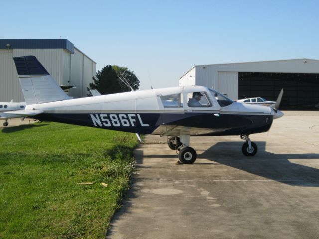 Piper Cherokee (N586FL)