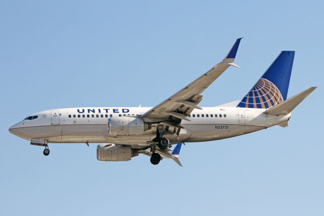 Boeing 737-700 (N23721) - United / Boeing 737-724 / MSN 28940 / N23721 / MMMX 02/2021