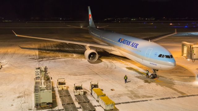 Airbus A330-300 (HL7551) - 大韓航空 - Korean Air [KE/KAL] / Airbus A330-322br /Jan.11.2016 Hakodate Airport [HKD/RJCH] JAPAN