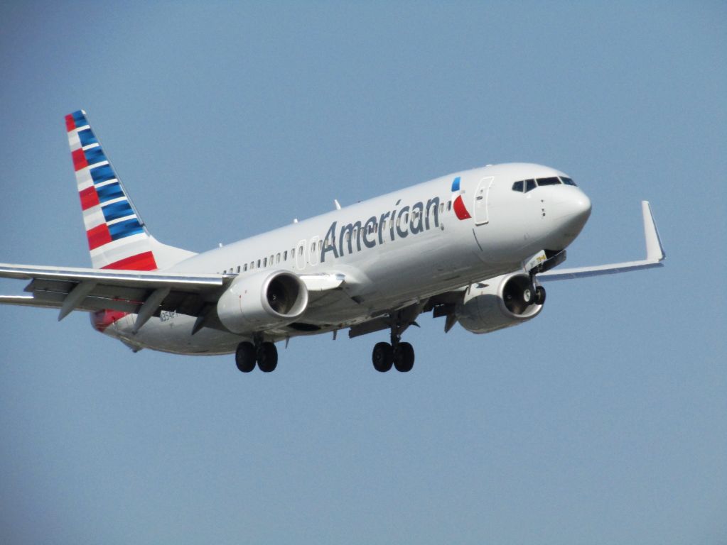 Boeing 737-800 (N354PT) - Landing RWY 20R