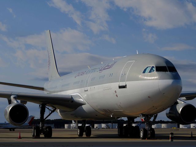 Airbus A340-200 (A7-HHK) - I take a picture on Dec 27, 2015.