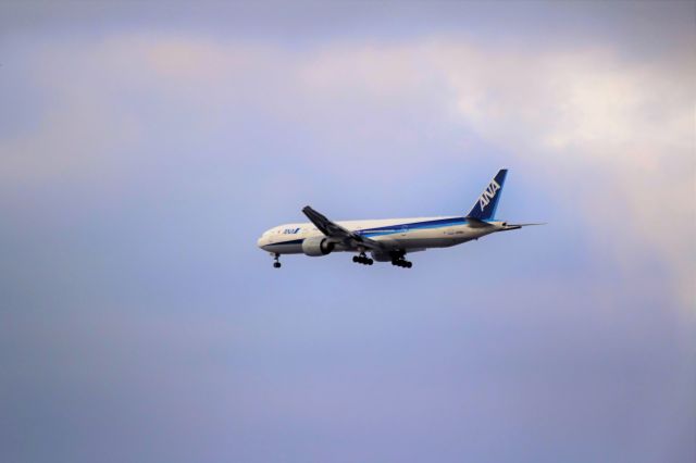 BOEING 777-300ER (JA788A) - Inbound from NRT -- ANA12