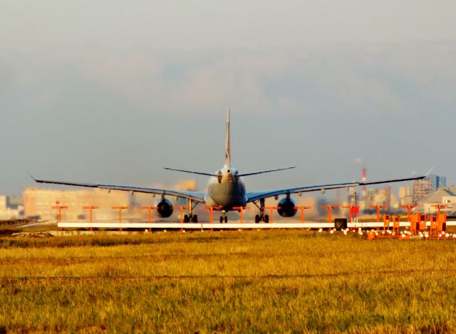 Airbus A330-300 (B-LIA)