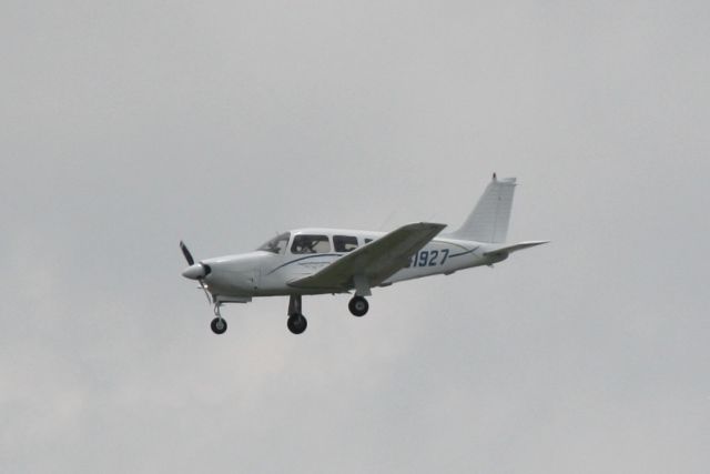 Piper Cherokee Arrow (N31927) - Piper Cherokee Arrow (N31927) on approach to Runway 32 at Sarasota-Bradenton International Airport