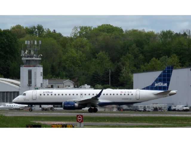 Embraer ERJ-190 (N178JB) - Take off RW34.