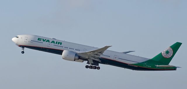 BOEING 777-300 (B-16726)