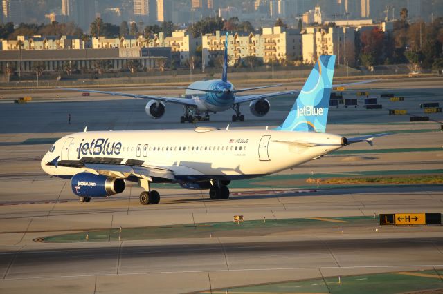 Airbus A320 (N638JB)