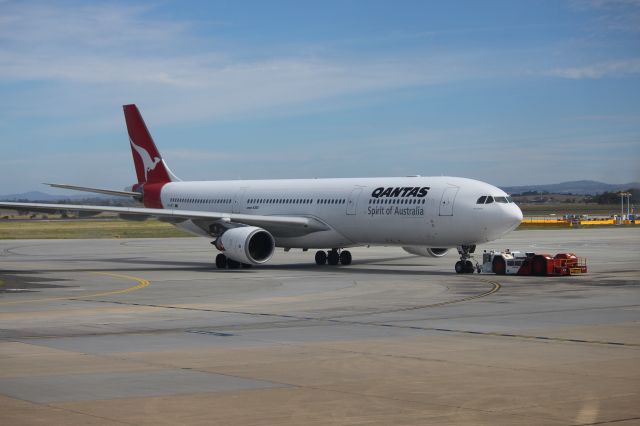 Airbus A330-300 (VH-QPJ)