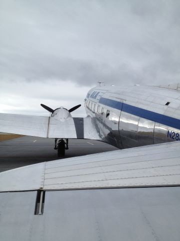 Douglas DC-3 (N28AA)