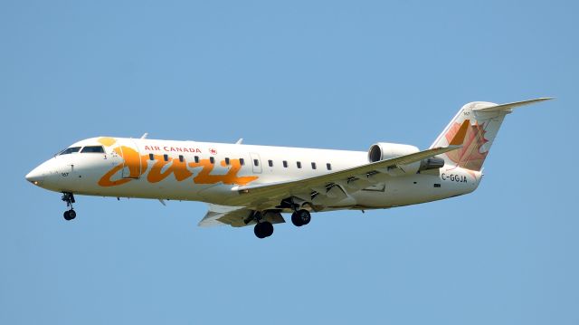 Canadair Regional Jet CRJ-100 (C-GGJA)