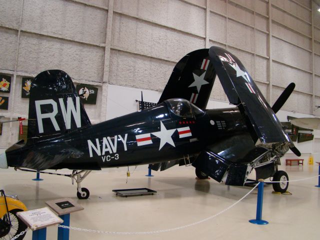 — — - Corsair F4U Lone Star Museum