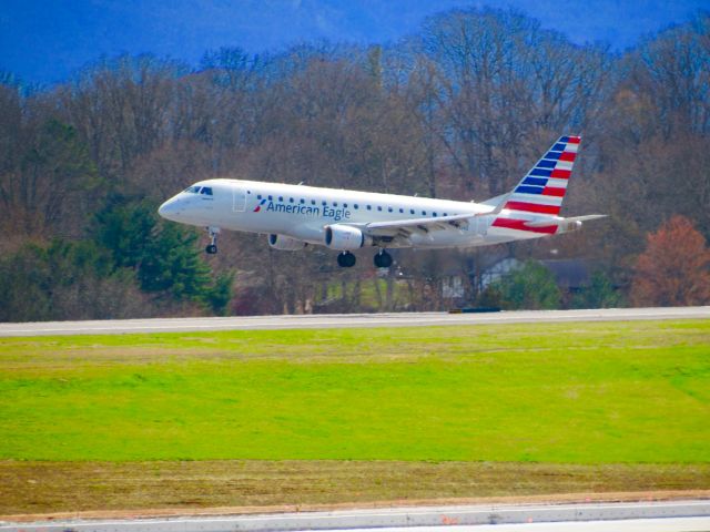 Embraer 170/175 (N132HQ)