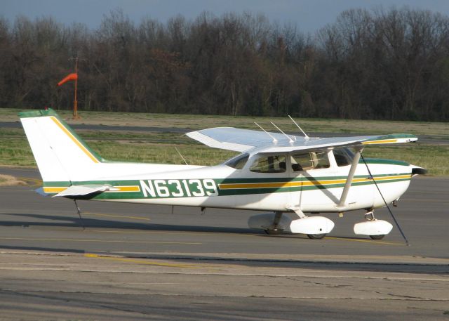 Cessna Skylane (N63139) - Parked at the Shreveport Downtown airport.