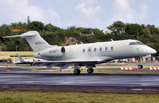 Bombardier Challenger 300 (XOJ541)