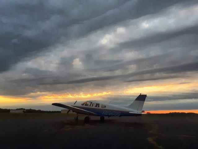 Piper Cherokee (N2950G)