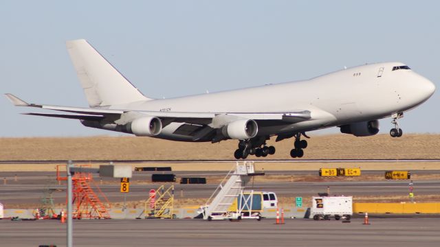 Boeing 747-400 (N701CK) - The queen.