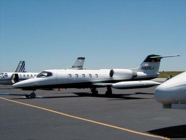 Learjet 35 (N825LJ)