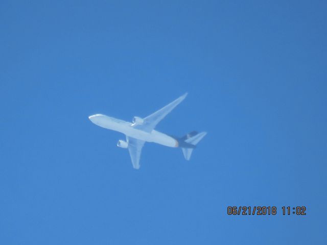 BOEING 767-300 (N340UP)