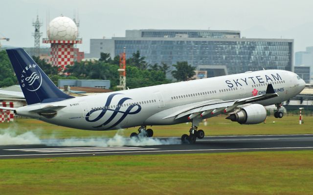 Airbus A330-300 (B-18311) - China Airlines A330-300 Sky Team livery